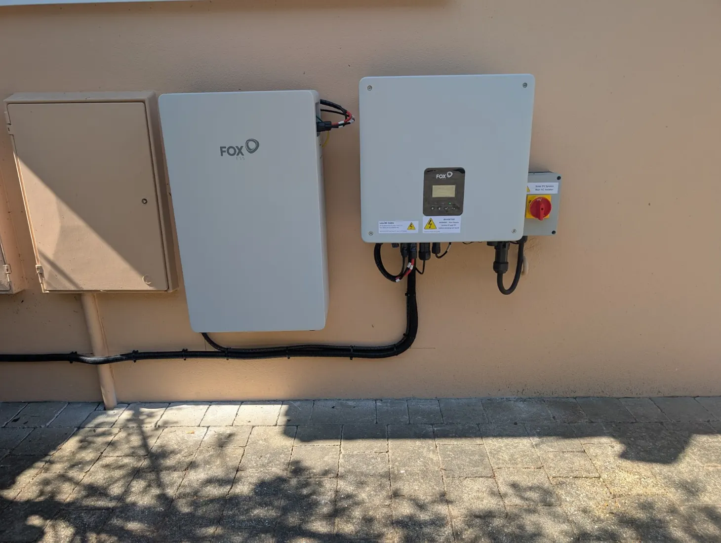 Fox ESS inverter with white home battery